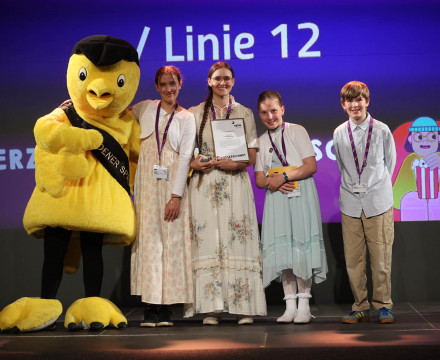GS-2026-Preisverleihung-Buehne-00006-copyright-Festival-Goldener-Spatz-2026-Foto-Carlo-Bansini