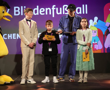 GS-2026-Preisverleihung-Buehne-00008-copyright-Festival-Goldener-Spatz-2026-Foto-Carlo-Bansini
