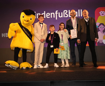 GS-2026-Preisverleihung-Buehne-00009-copyright-Festival-Goldener-Spatz-2026-Foto-Carlo-Bansini
