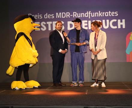 GS-2026-Preisverleihung-Buehne-00022-copyright-Festival-Goldener-Spatz-2026-Foto-Carlo-Bansini