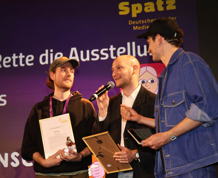 GS-2026-Preisverleihung-Buehne-00030-copyright-Festival-Goldener-Spatz-2026-Foto-Carlo-Bansini