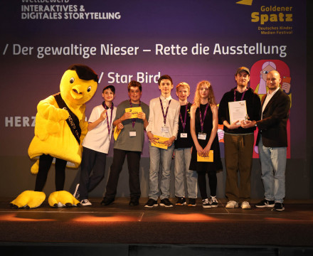 GS-2026-Preisverleihung-Buehne-00031-copyright-Festival-Goldener-Spatz-2026-Foto-Carlo-Bansini
