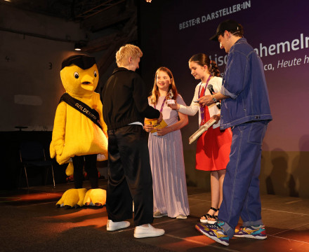 GS-2026-Preisverleihung-Buehne-00032-copyright-Festival-Goldener-Spatz-2026-Foto-Carlo-Bansini