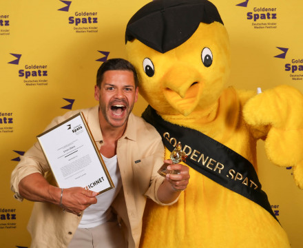 GS-2026-09-Simon-Albers-copyright-Festival-Goldener-Spatz-2026-Foto-Carlo-Bansini